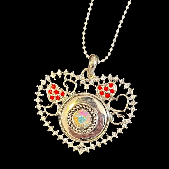 GORGEOUS HEART WITH SMALL RED CRYSTAL HEARTS SNAP BUTTON PENDANT SILVER NECKLACE - Picture 8 of 9